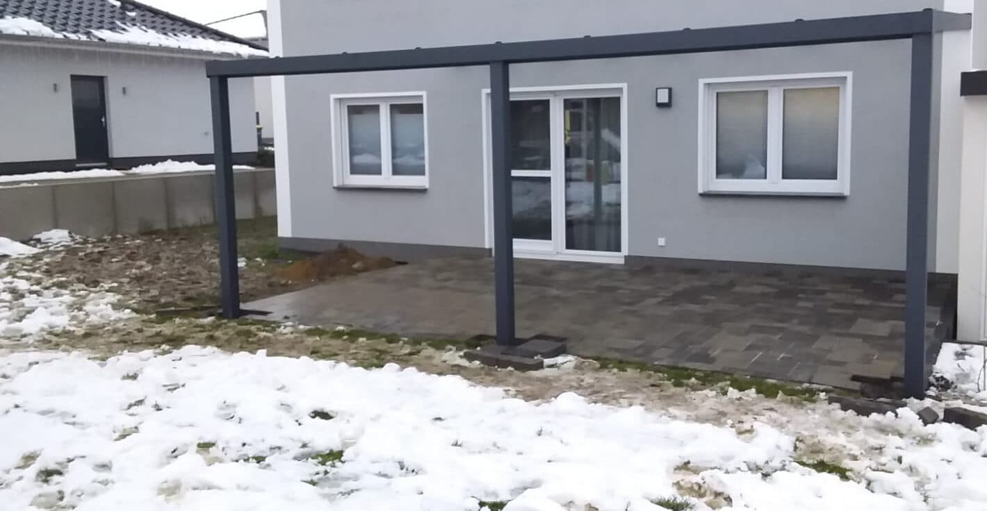 Terrassenüberdachung mit Beleuchtung